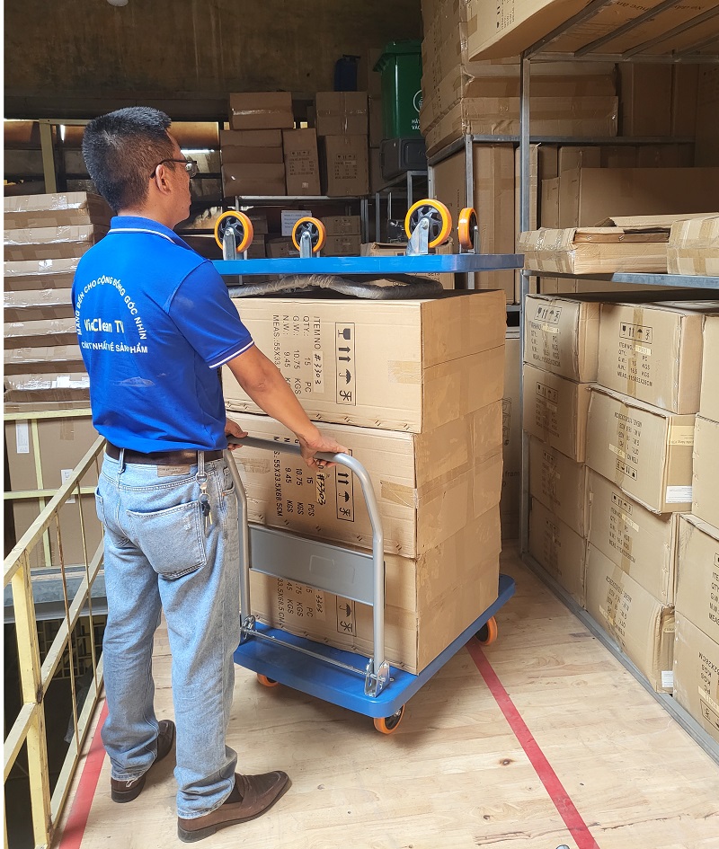 Xe-day-hang-4-banh-T-300B-S-tai-trong-300kg.jpg Xe-day-hang-4-banh-T-300B-S-tai-trong-300kg.jpg